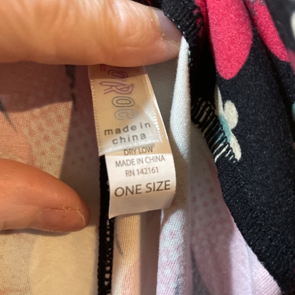 Women Large OS 2 Piece LuLaRoe Shirt with matching Leggings! Complete matching S - Picture 6 of 6